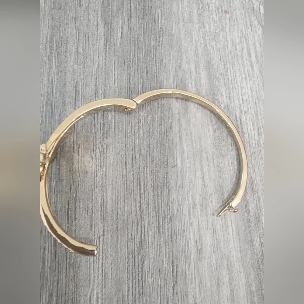 Anne Klein Elegant Gold Tone Floral‎ Bracelet